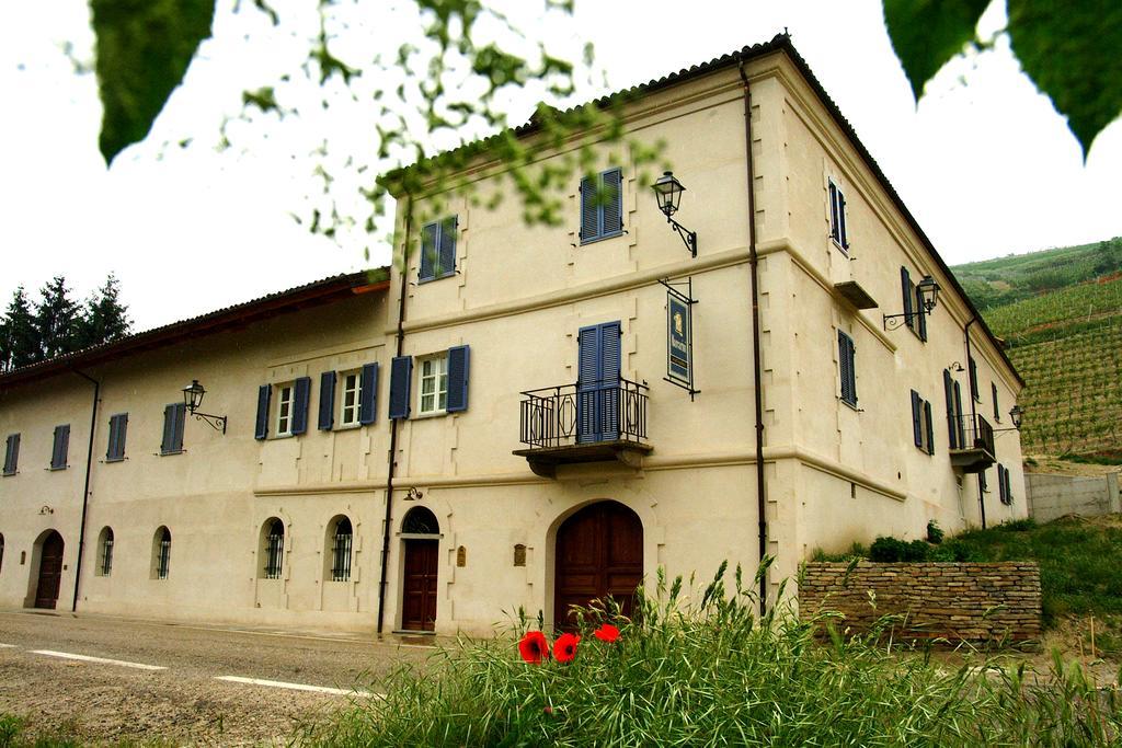 Marcarini Agriturismo Neviglie Bagian luar foto