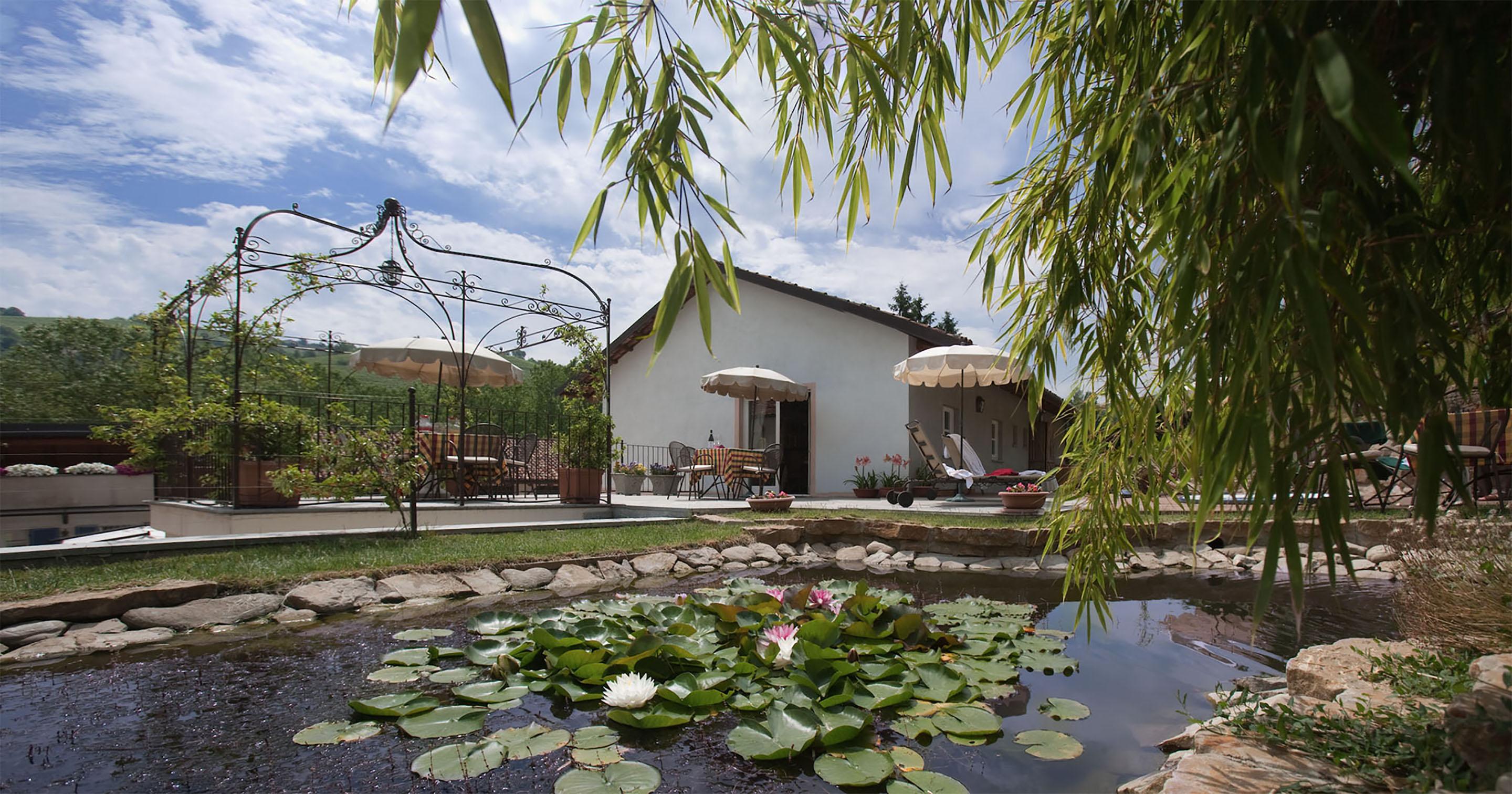 Marcarini Agriturismo Neviglie Bagian luar foto